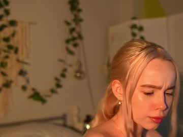 webcam girl mother__of__dragons live cam image #8006503