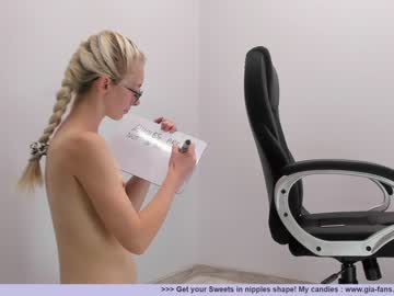 webcam girl girl_i_am live cam image #3532911