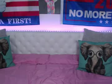 webcam girl holihurricane live cam image #10577819