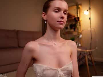 webcam girl brave_journey live cam image #12119522