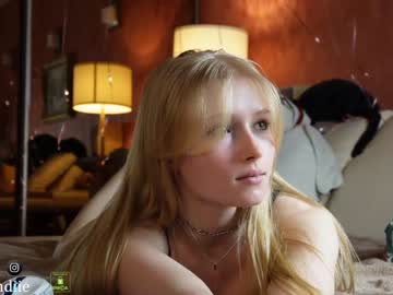 webcam girl bestblondiiecb live cam image #8628035
