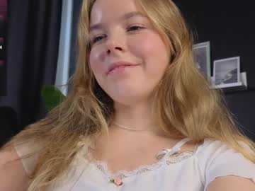 webcam girl milly_shy live cam image #10892078