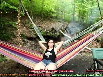 webcam couple honeyand_thebear live cam image #2397736