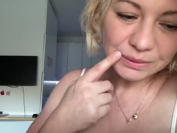 webcam girl kiradivine live cam image #7341729