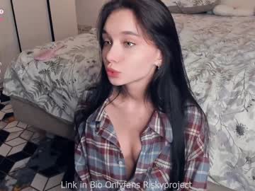 webcam girl riskyproject live cam image #12911447