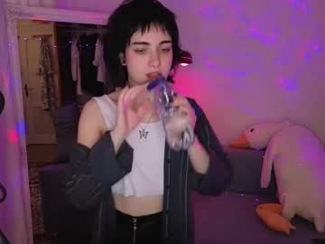 webcam girl evaelfiej69 live cam image #12280315
