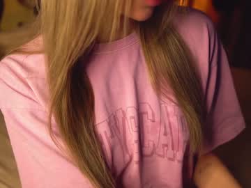 webcam girl cuteelsa_ live cam image #7992084