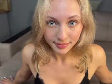 webcam girl roselyn_rose live cam image #12950055