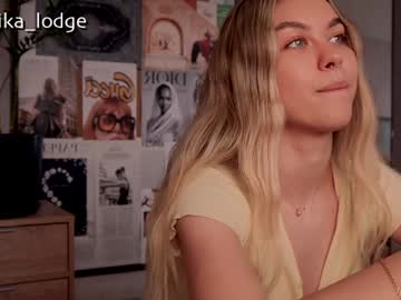 webcam girl nika_lodge live cam image #12799642