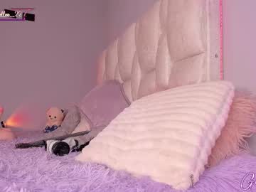 webcam girl giselle_js live cam image #11955429