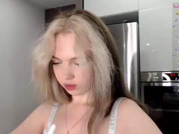 webcam girl small_blondee live cam image #3122604
