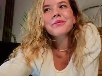 webcam girl milly_shy live cam image #12233889