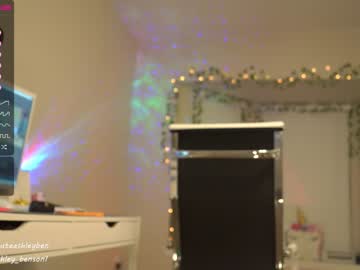 webcam girl ashley_benson1 live cam image #1622458
