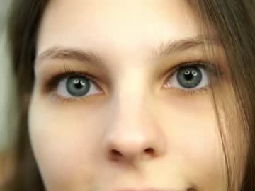 webcam girl peek_in_my_window live cam image #10380425