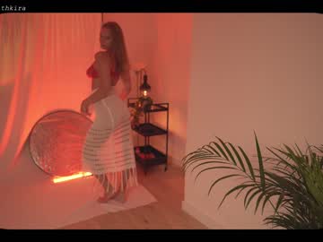 webcam girl chillwithkira live cam image #2961201