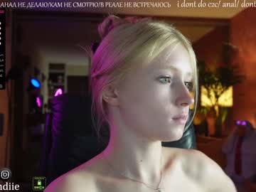 webcam girl bestblondiiecb live cam image #6464895