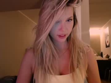 webcam girl bitter_moon live cam image #5334157