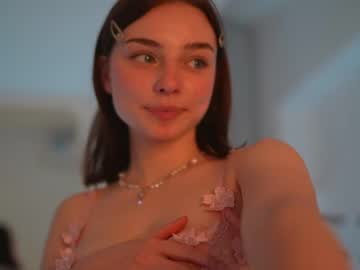 webcam girl floret_joy live cam image #7603185