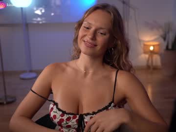 webcam girl chillwithkira live cam image #7277484