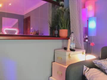 webcam girl littlee33 live cam image #9412158