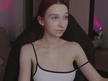 webcam girl alisaa_01 live cam image #12862834