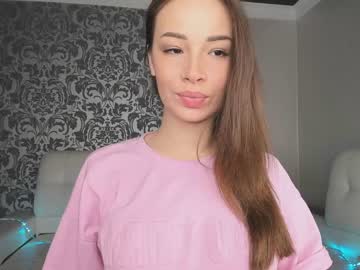 webcam girl strawberry_donut live cam image #4706239