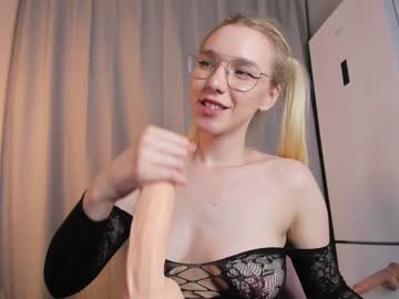 webcam girl nerdy_freyua live cam image #6519491