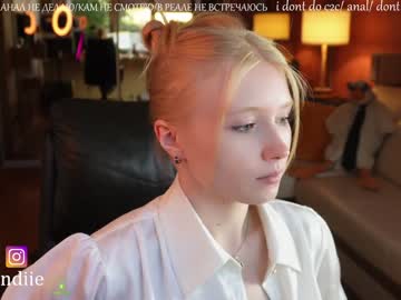 webcam girl bestblondiiecb live cam image #5938674
