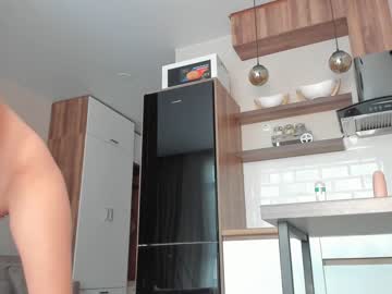 webcam girl melon_mussy live cam image #6396404