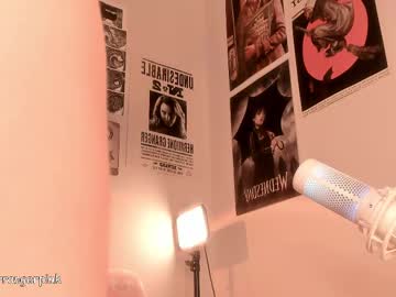 webcam girl power_ranger_pink live cam image #12572288