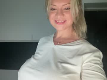 webcam girl kiradivine live cam image #3602047