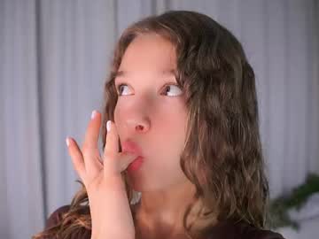 webcam girl little_poetry live cam image #12931549