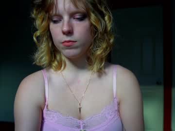 webcam girl crimsonxrapture live cam image #1735258