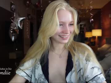 webcam girl bestblondiiecb live cam image #4920275