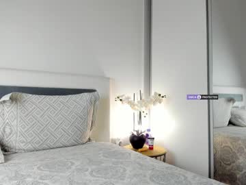 webcam girl intrigueeme live cam image #7429836