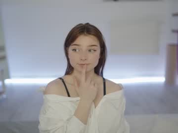 webcam girl floret_joy live cam image #8406131