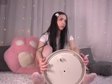 webcam girl tiny_lily_ live cam image #11965317