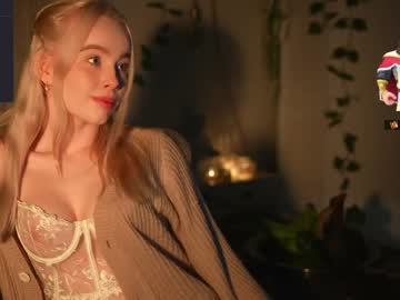 webcam girl mother__of__dragons live cam image #7534261