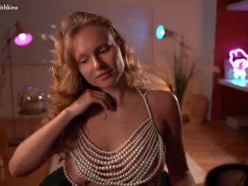 webcam girl chillwithkira live cam image #5529739
