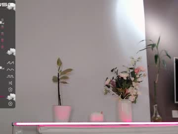 webcam girl small_blondee live cam image #3696368