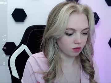 webcam girl small_blondee live cam image #5444659