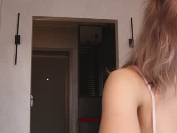 webcam girl angella_kleee live cam image #6466716