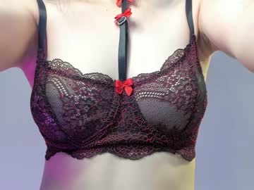 webcam girl lucie_beltran live cam image #4733619