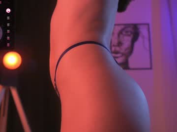 webcam girl lucie_beltran live cam image #10665563