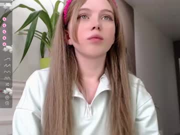 webcam girl small_blondee live cam image #2879948