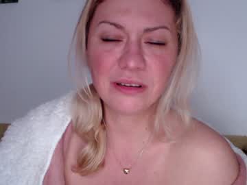 webcam girl kiradivine live cam image #2290501