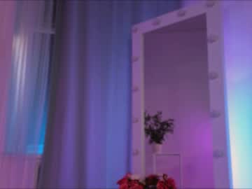 webcam girl emmi_rosee live cam image #8932618