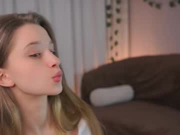 webcam girl little_poetry live cam image #12237811