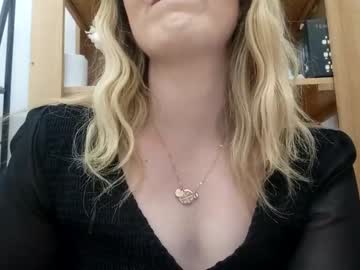 webcam girl hockeywife live cam image #5658960