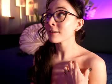 webcam girl littlee33 live cam image #4234339